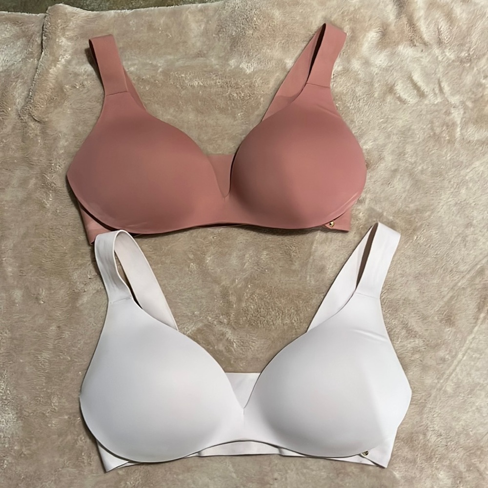 VICTORIA SECRET set of 2 wireless push up bras